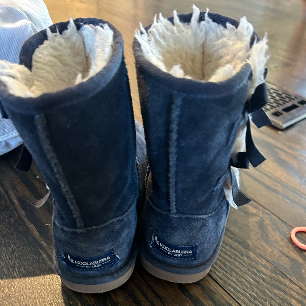 Used but good condition koolaburra by Ugg.  size 2